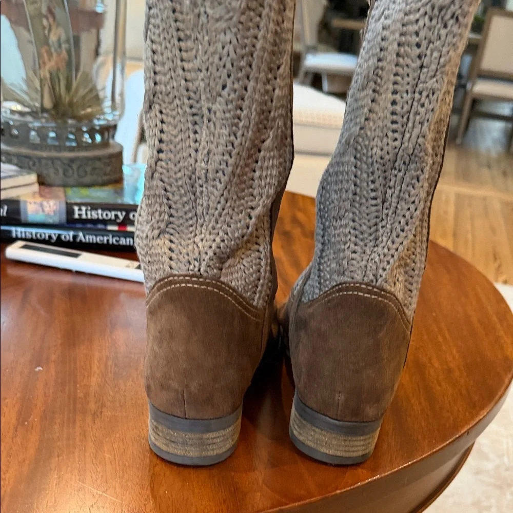 Sbicca Vintage Collection Stateroute boots in brown suede with a knit panel. 9.5